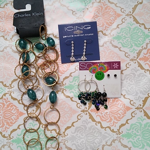 💝 Earrings and Necklace bundle - Picture 2 of 5